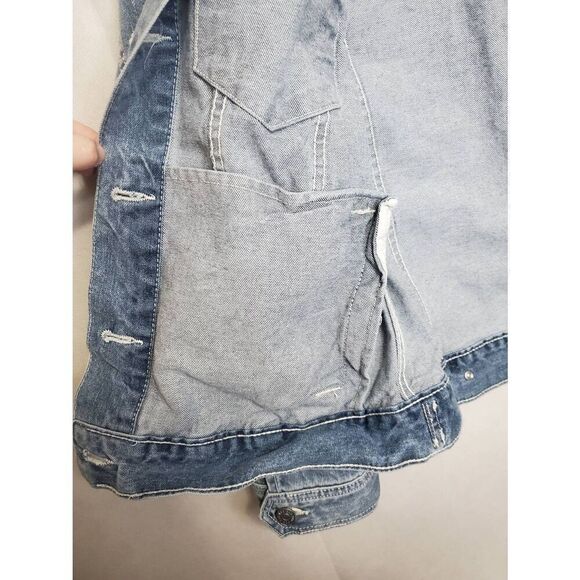 BDG Oversized Women's Denim Trucker Jean Jacket Light Wash Button Front - Picture 6 of 9